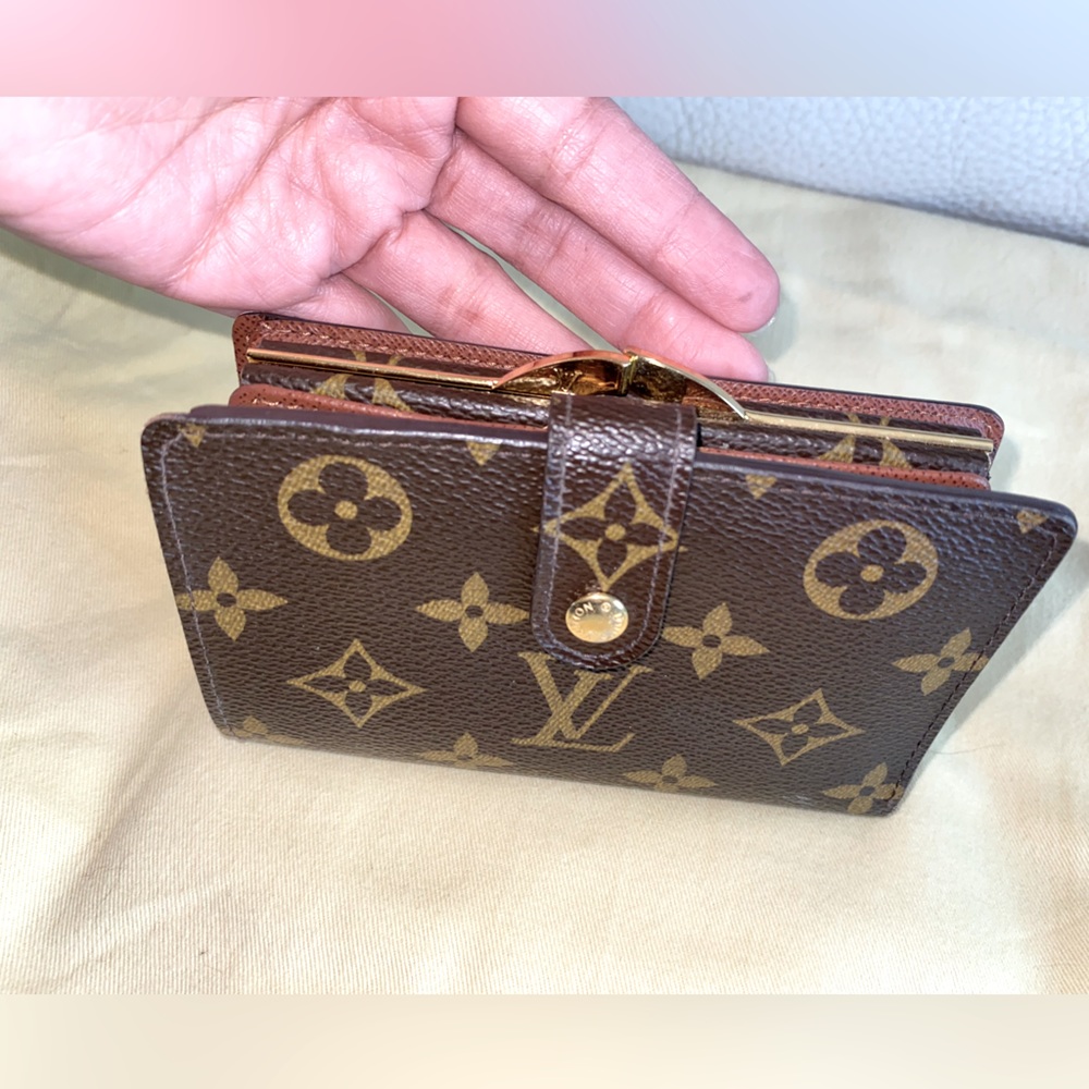 Authentic LV Monogram Unisex Wallet, with original box & dust bag.
